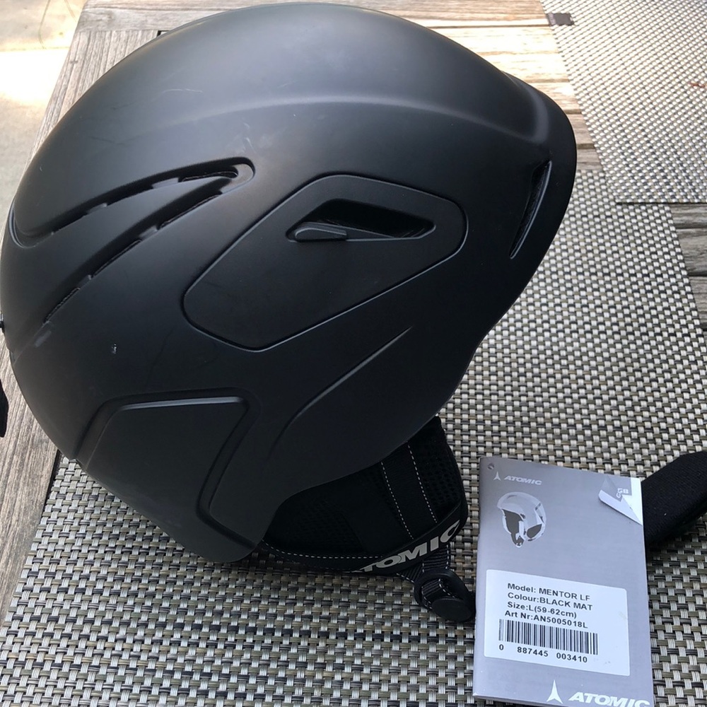 Men’s Atomic NEW ski helmet. Black. Large.
